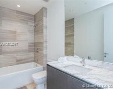 1451 Brickell Ave Unit 4400 - Photo Thumbnail 6