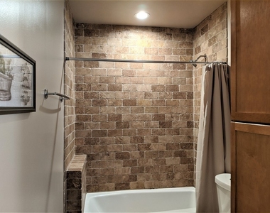 620 Glen Iris Dr Ne Apt 221 - Photo Thumbnail 17