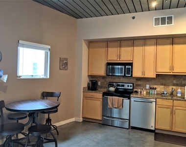 620 Glen Iris Dr Ne Apt 221 - Photo Thumbnail 9