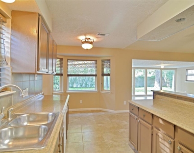 1724 Dolphin Drive - Photo Thumbnail 10