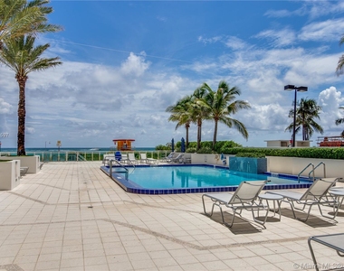 6917 Collins Ave - Photo Thumbnail 10