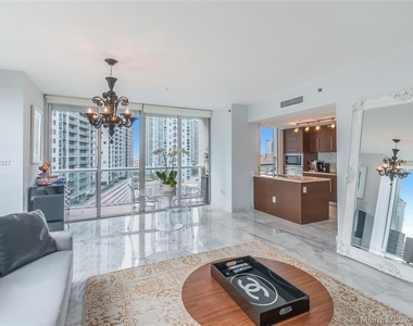 485 Brickell Ave - Photo Thumbnail 2