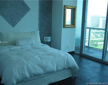 888 Biscayne Blvd - Photo Thumbnail 3