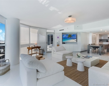 6301 Collins Ave - Photo Thumbnail 2