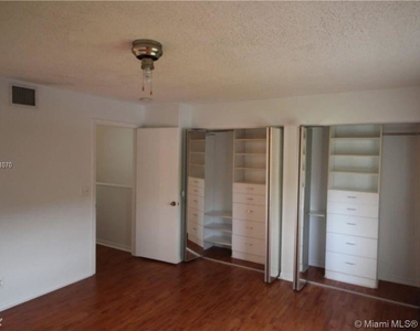 2205 Salerno Cir - Photo Thumbnail 5