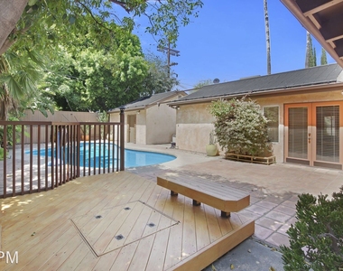 5545 Ventura Canyon Avenue - Photo Thumbnail 12