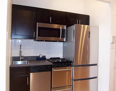 442 WEST 45 STREET - Photo Thumbnail 2