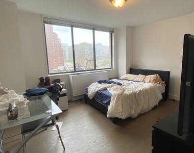 200 East 33rd Street - Photo Thumbnail 3