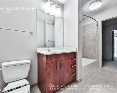 215 West Washington St. Apt 1804 - Photo Thumbnail 95