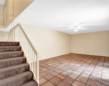 2573 Lakeview Ct - Photo Thumbnail 2