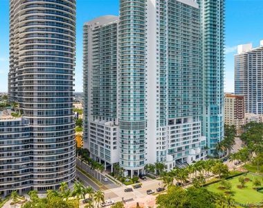 1800 N Bayshore Dr - Photo Thumbnail 0