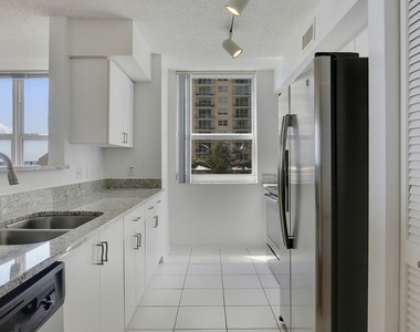 1112 Brickell Bay Dr - Photo Thumbnail 3