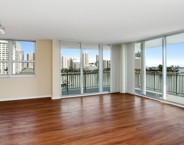 1112 Brickell Bay Dr - Photo Thumbnail 26