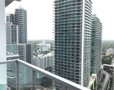 1050 Brickell Ave - Photo Thumbnail 4