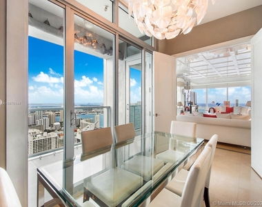 1425 Brickell Avenue - Photo Thumbnail 13