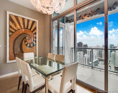 1425 Brickell Avenue - Photo Thumbnail 12