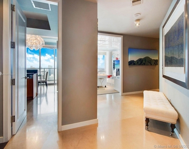 1425 Brickell Avenue - Photo Thumbnail 4