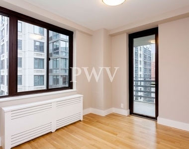 792 Columbus Avenue - Photo Thumbnail 2