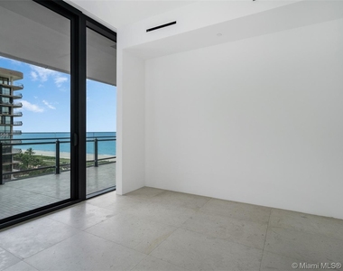 8701 Collins Ave - Photo Thumbnail 17