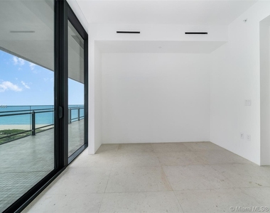 8701 Collins Ave - Photo Thumbnail 16