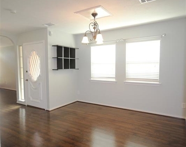 2705 Pinery Lane - Photo Thumbnail 5