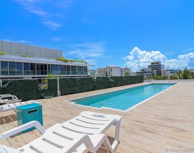 250 Collins Ave - Photo Thumbnail 18