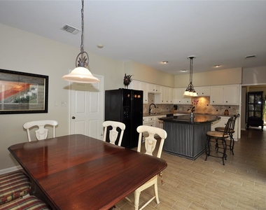 318 E Fair Harbor Lane - Photo Thumbnail 8