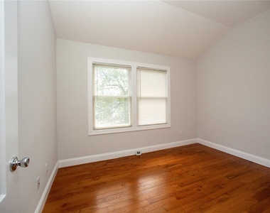 20 Manhasset Avenue - Photo Thumbnail 12