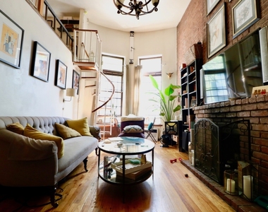 39 West 74th Street - Photo Thumbnail 2