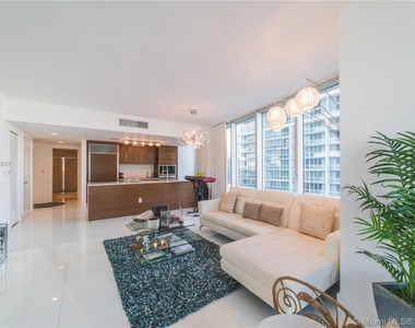 475 Brickell Ave - Photo Thumbnail 4