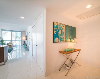 475 Brickell Ave - Photo Thumbnail 1