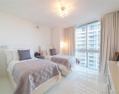 475 Brickell Ave - Photo Thumbnail 7