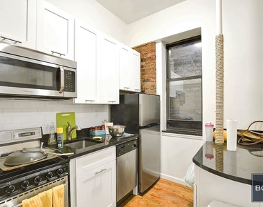 147 East 30th Street - Photo Thumbnail 2