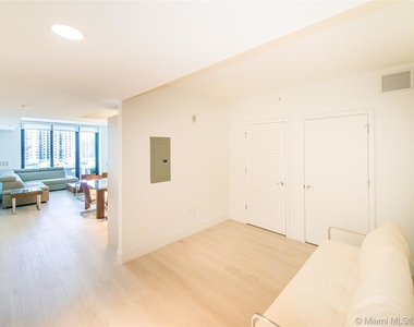 1010 Brickell Ave - Photo Thumbnail 15