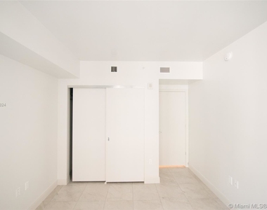 1010 Brickell Ave - Photo Thumbnail 17