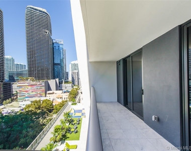 1010 Brickell Ave - Photo Thumbnail 9