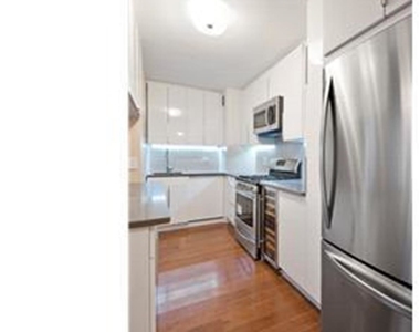 320 East 54th St - Photo Thumbnail 1