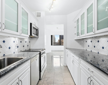 240 East 47th Street - Photo Thumbnail 2