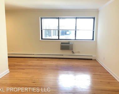 1022 W Catalpa Ave Apt 403 - Photo Thumbnail 0