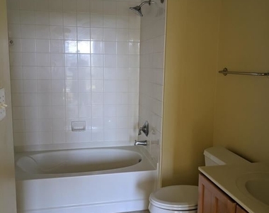 1200 N Hartford St Unit 309 - Photo Thumbnail 16