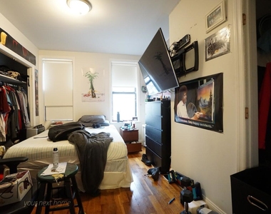 218 Macdougal St - Photo Thumbnail 5