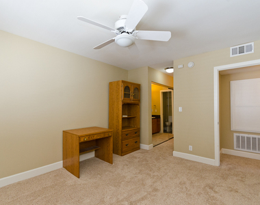 10982 Ave Roebling - Photo Thumbnail 17