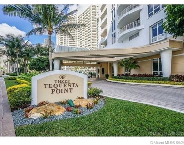 848 Brickell Key Dr - Photo Thumbnail 13