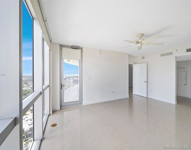 1750 N Bayshore Dr - Photo Thumbnail 12