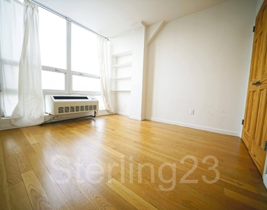 25-15 Crescent Street - Photo Thumbnail 3