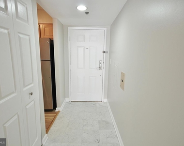 1200 Braddock Pl #204 - Photo Thumbnail 3