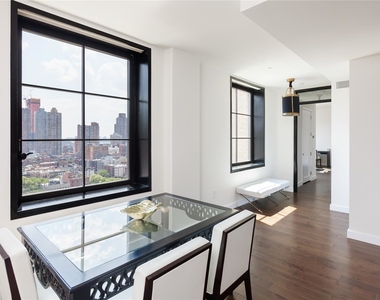 425 West 50th St - Photo Thumbnail 2