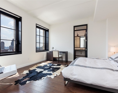 425 West 50th St - Photo Thumbnail 3