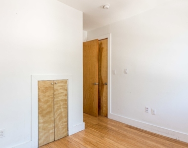 834 Metropolitan Avenue - Photo Thumbnail 7