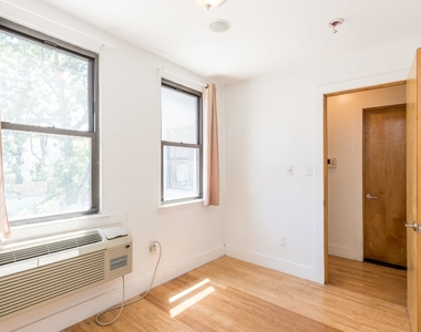 834 Metropolitan Avenue - Photo Thumbnail 4